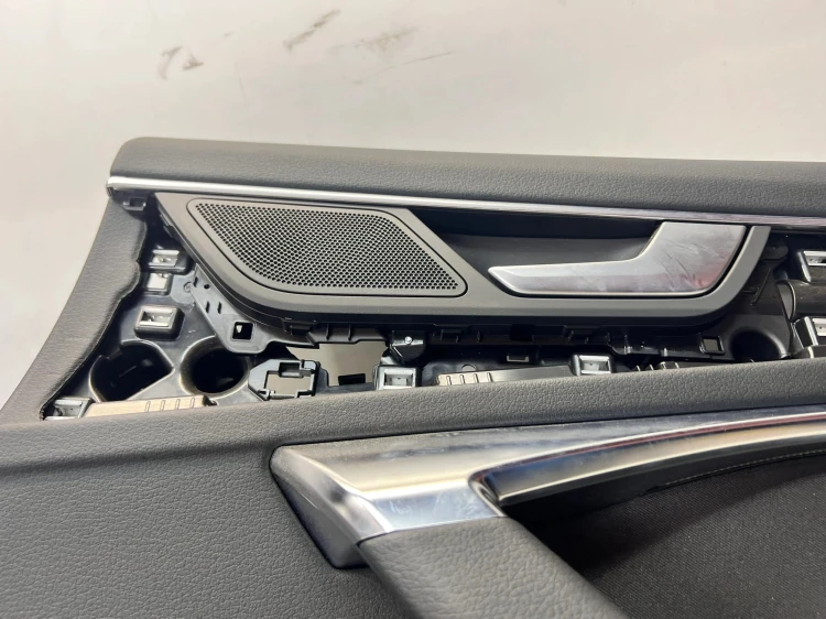 BOCZEK DRZWI PRAWY TYŁ AUDI A6 C8 4K0867306E QQ2