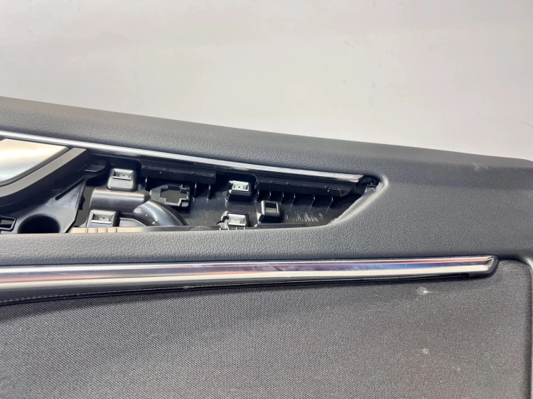 BOCZEK DRZWI PRAWY TYŁ AUDI A6 C8 4K0867306E QQ2