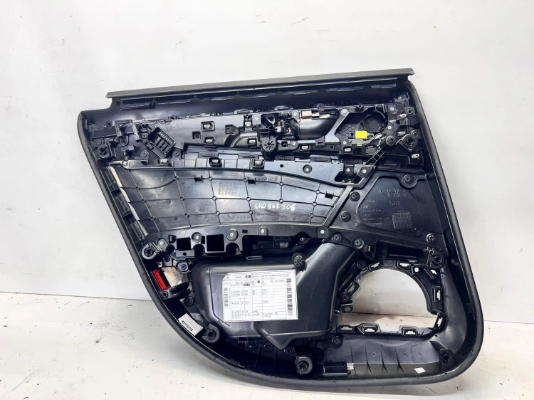 BOCZEK DRZWI PRAWY TYŁ AUDI A6 C8 4K0867306E QQ2