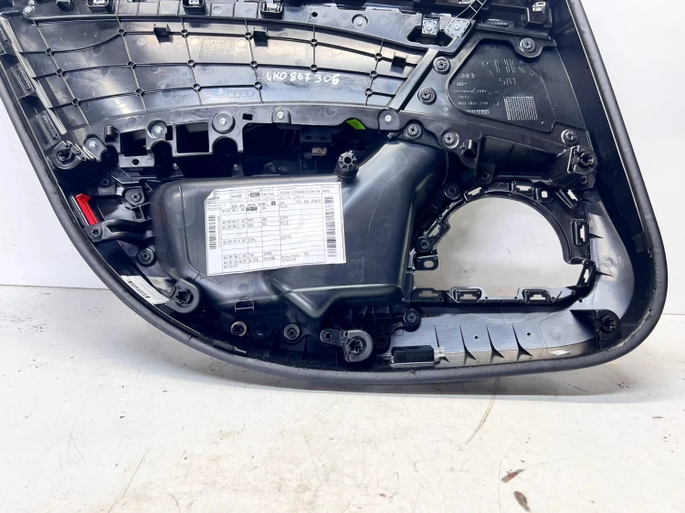 BOCZEK DRZWI PRAWY TYŁ AUDI A6 C8 4K0867306E QQ2