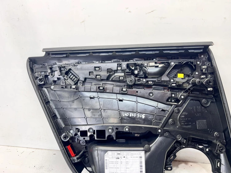 BOCZEK DRZWI PRAWY TYŁ AUDI A6 C8 4K0867306E QQ2