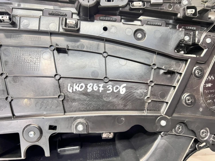 BOCZEK DRZWI PRAWY TYŁ AUDI A6 C8 4K0867306E QQ2