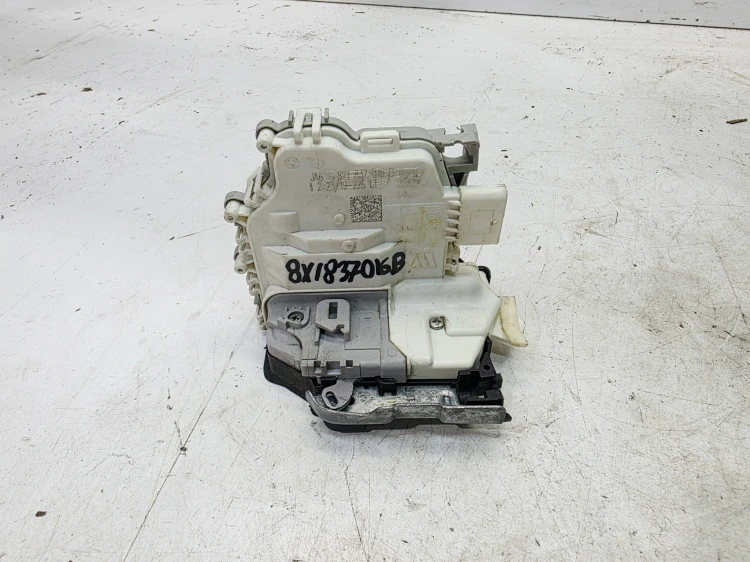 ZAMEK DRZWI PRAWY PRZÓD AUDI A1 8X A3 8V A4 B9 A5 8W 8X1837016B 6 PIN