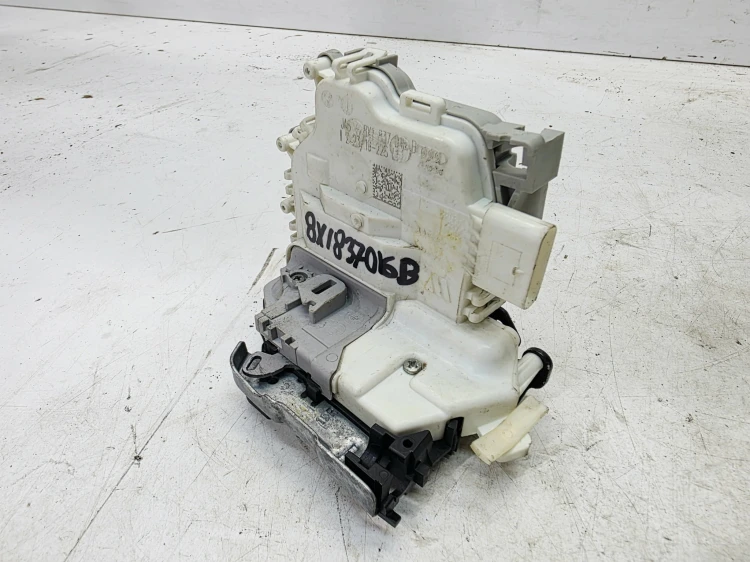 ZAMEK DRZWI PRAWY PRZÓD AUDI A1 8X A3 8V A4 B9 A5 8W 8X1837016B 6 PIN