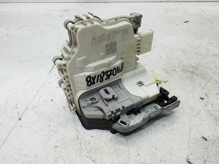 ZAMEK DRZWI PRAWY PRZÓD AUDI A1 8X A3 8V A4 B9 A5 8W 8X1837016B 6 PIN
