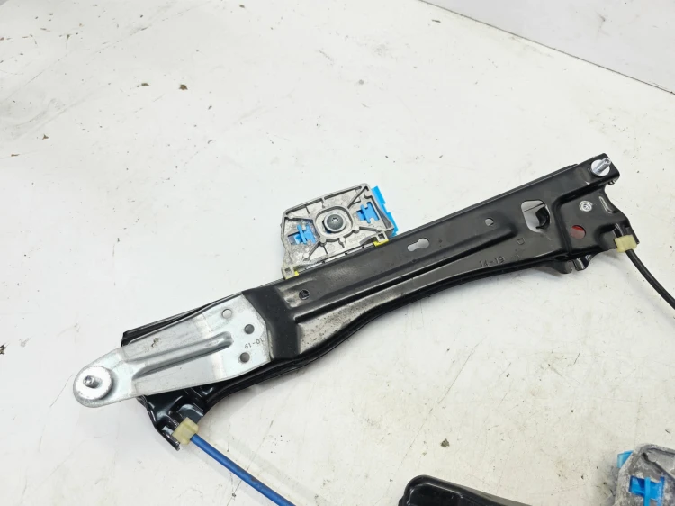 MECHANIZM PODNOŚNIK SZYBY PRAWY TYŁ AUDI A5 8W SPORTBACK 8W8839462