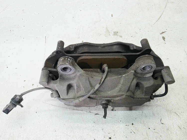 ZACISK HAMULCOWY LEWY PRZÓD AUDI A4 B9 A5 8W 8W05DF 971