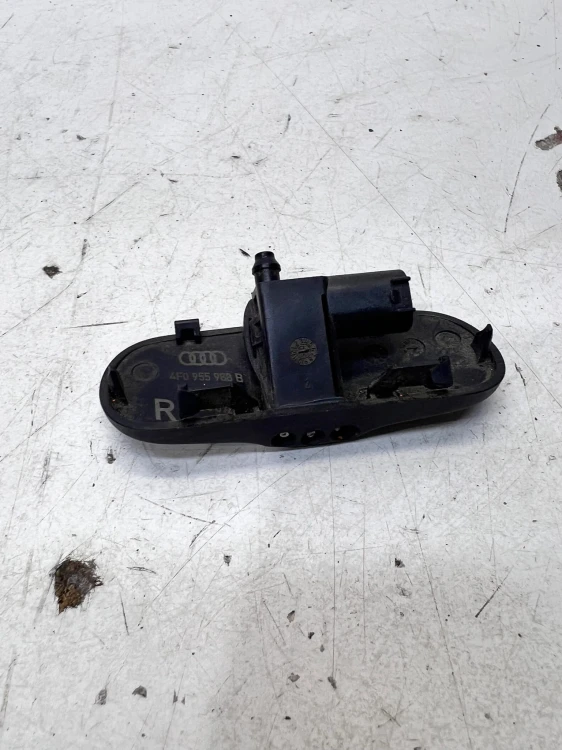 DYSZA SPRYSKIWACZA PRAWA AUDI A6 C6 4F0955988B