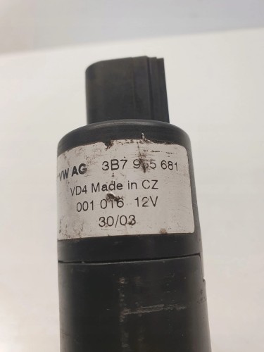 POMPKA SPRYSKIWACZY AUDI VW SKODA 3B7955681