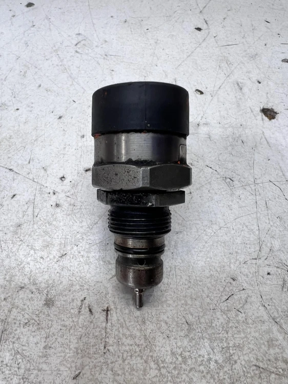 ZAWÓR CIŚNIENIA PALIWA AUDI VOLKSWAGEN SEAT SKODA 057130764AE
