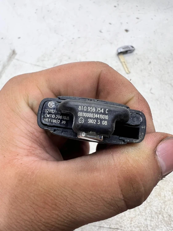 KLUCZYK PILOT AUDI A4 S4 B8 A5 S5 Q5 Q3 8T0959754C 1/26