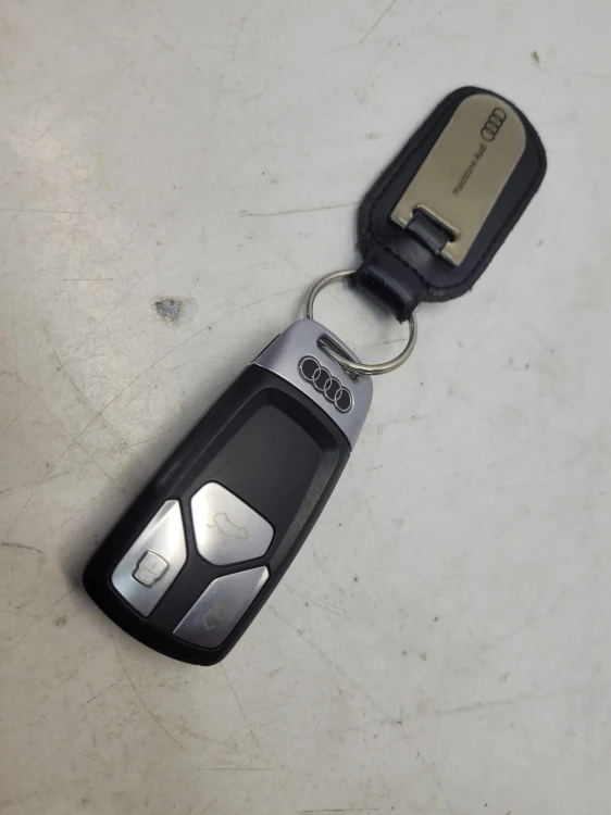 KLUCZYK PILOT KEYLESS AUDI A4 B9 A5 8W Q7 4M 4M0959754AJ 1/26