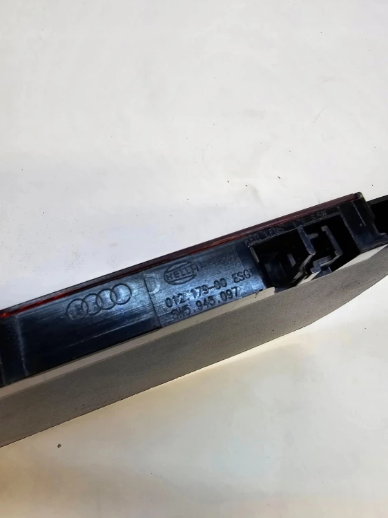 ŚWIATŁO STOP TRZECIE AUDI A4 B9 SEDAN 8W5945097