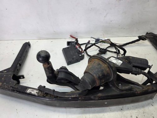 HAK HOLOWNICZY SKŁADANY WESTFAILA + MODUŁ AUDI A4 B9 8W0800491M KOMPLET