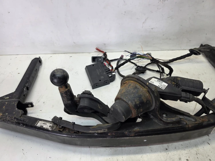 HAK HOLOWNICZY SKŁADANY WESTFAILA + MODUŁ AUDI A4 B9 8W0800491M KOMPLET