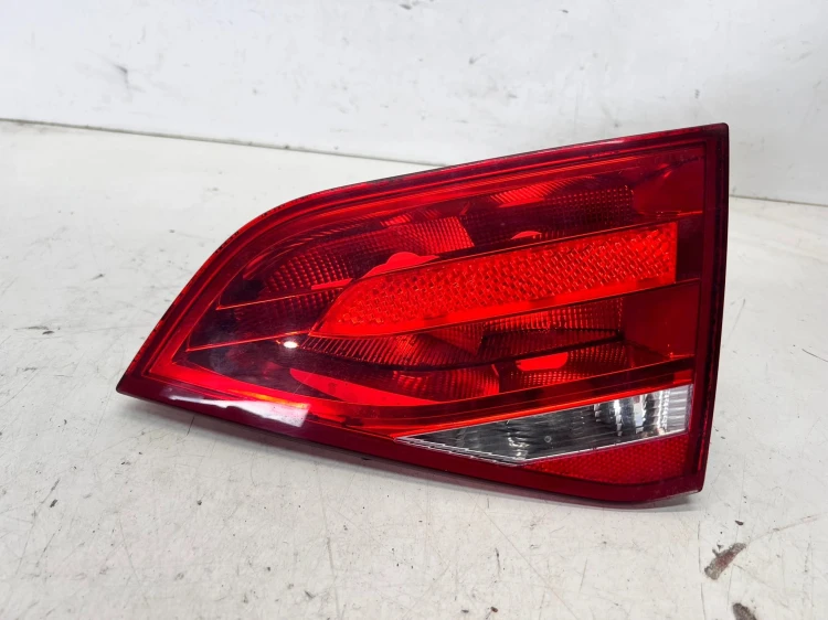 LAMPA PRAWY TYŁ W KLAPE AUDI A4 B8 SEDA 8K5945094D 1/26