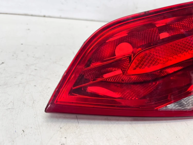 LAMPA PRAWY TYŁ W KLAPE AUDI A4 B8 SEDA 8K5945094D 1/26