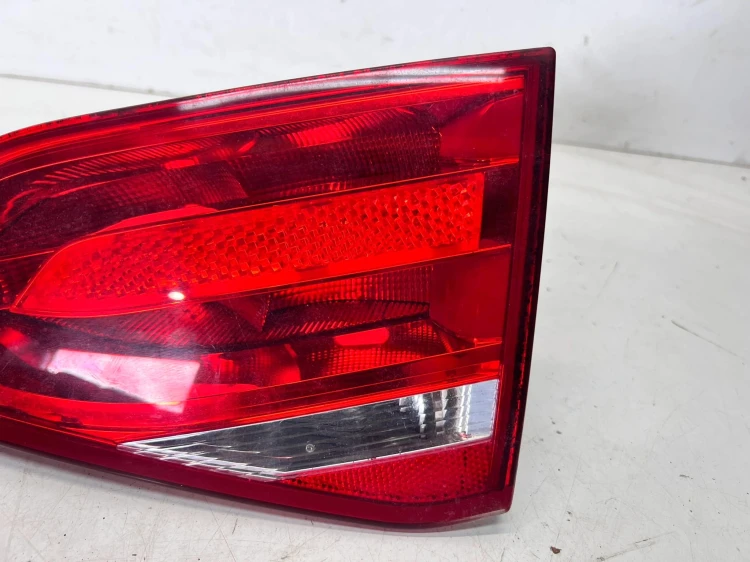 LAMPA PRAWY TYŁ W KLAPE AUDI A4 B8 SEDA 8K5945094D 1/26