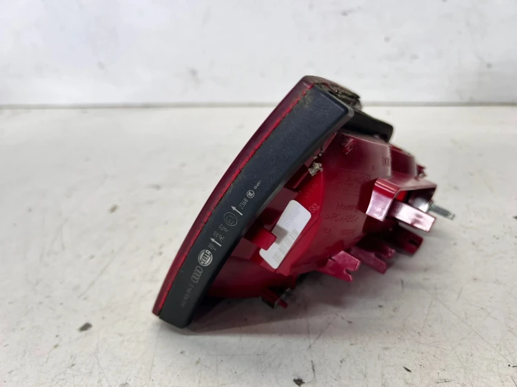 LAMPA PRAWY TYŁ W KLAPE AUDI A4 B8 SEDA 8K5945094D 1/26