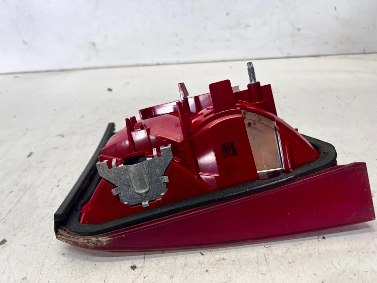 LAMPA PRAWY TYŁ W KLAPE AUDI A4 B8 SEDA 8K5945094D 1/26