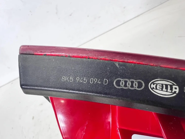 LAMPA PRAWY TYŁ W KLAPE AUDI A4 B8 SEDA 8K5945094D 1/26