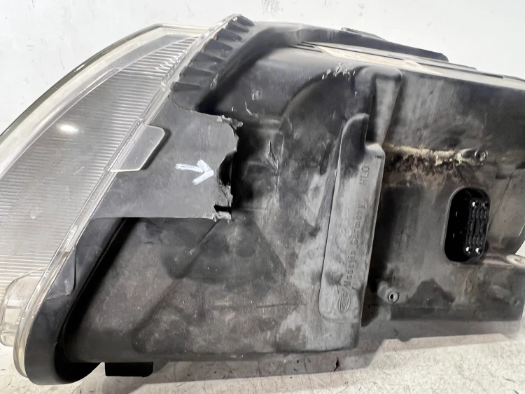 REFLEKTOR LAMPA PRAWY PRZÓD AUDI A6 C6 LIFT BI-XENON 4F0941004DH 25/26