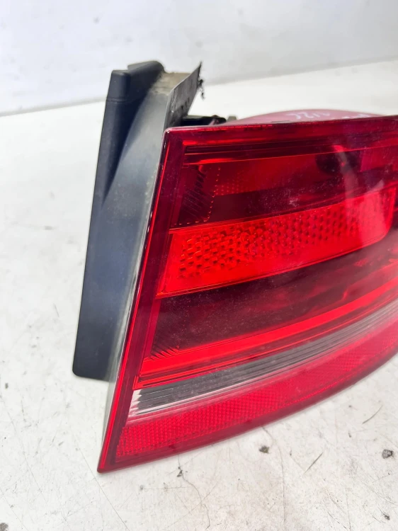 LAMPA PRAWY TYŁ W BŁOTNIK AUDI A4 B8 8K5945096D 1/26