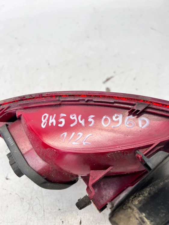 LAMPA PRAWY TYŁ W BŁOTNIK AUDI A4 B8 8K5945096D 1/26