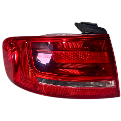 LAMPA LEWY TYŁ W BŁOTNIK AUDI A4 B8 8K5945095D 1/26