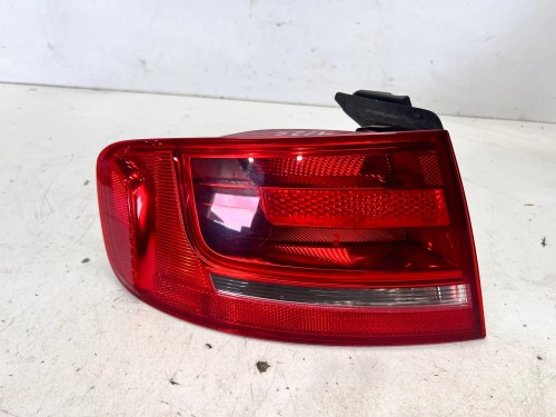 LAMPA LEWY TYŁ W BŁOTNIK AUDI A4 B8 8K5945095D 1/26