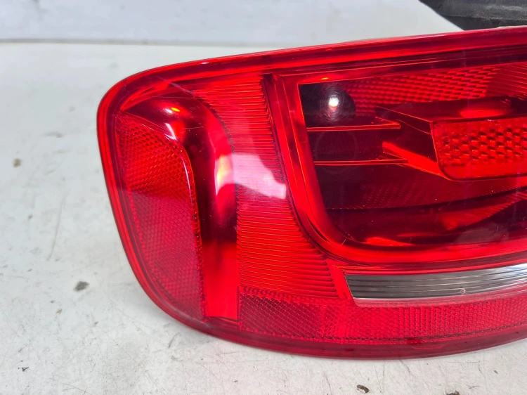 LAMPA LEWY TYŁ W BŁOTNIK AUDI A4 B8 8K5945095D 1/26