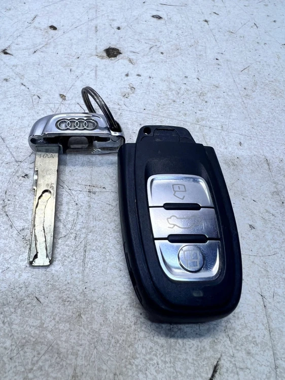 KLUCZYK PILOT AUDI S5 8T 8T0959754AB
