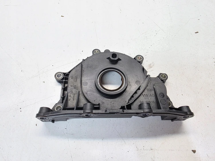 OBUDOWA USZCZELNIACZ WAŁU AUDI VOLKSWAGEN SEAT SKODA 2.0 TDI 04L103151