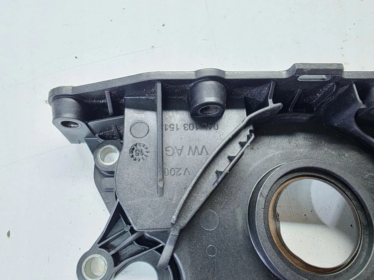 OBUDOWA USZCZELNIACZ WAŁU AUDI VOLKSWAGEN SEAT SKODA 2.0 TDI 04L103151