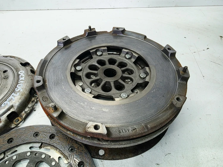 KOŁO DWUMASOWE SPRZĘGŁO AUDI A4 B9 A5 8W 2.0 TDI 0CX105266 16/26