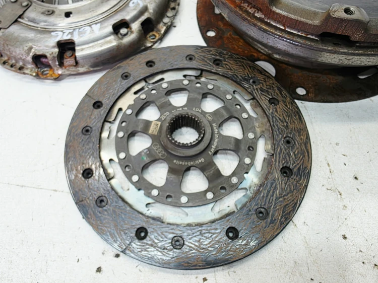 KOŁO DWUMASOWE SPRZĘGŁO AUDI A4 B9 A5 8W 2.0 TDI 0CX105266 16/26