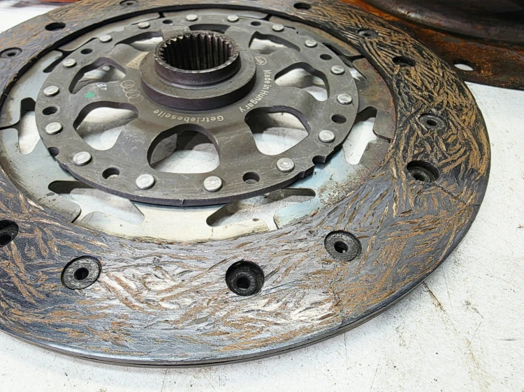 KOŁO DWUMASOWE SPRZĘGŁO AUDI A4 B9 A5 8W 2.0 TDI 0CX105266 16/26