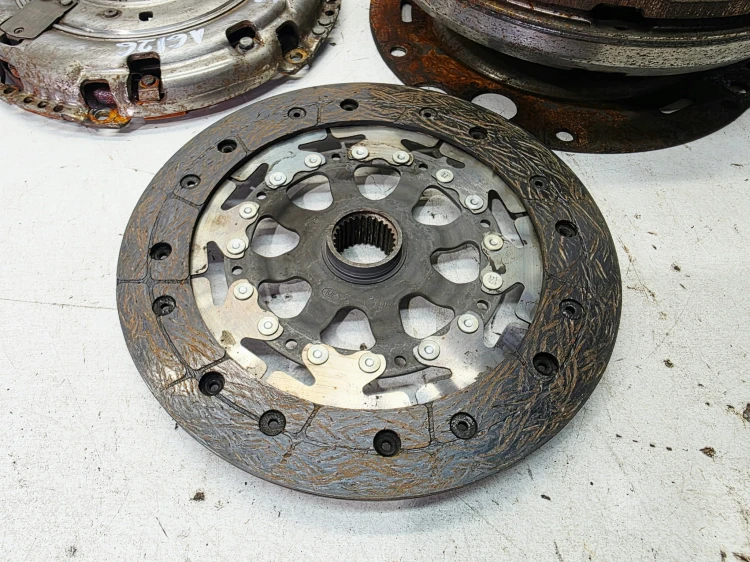 KOŁO DWUMASOWE SPRZĘGŁO AUDI A4 B9 A5 8W 2.0 TDI 0CX105266 16/26