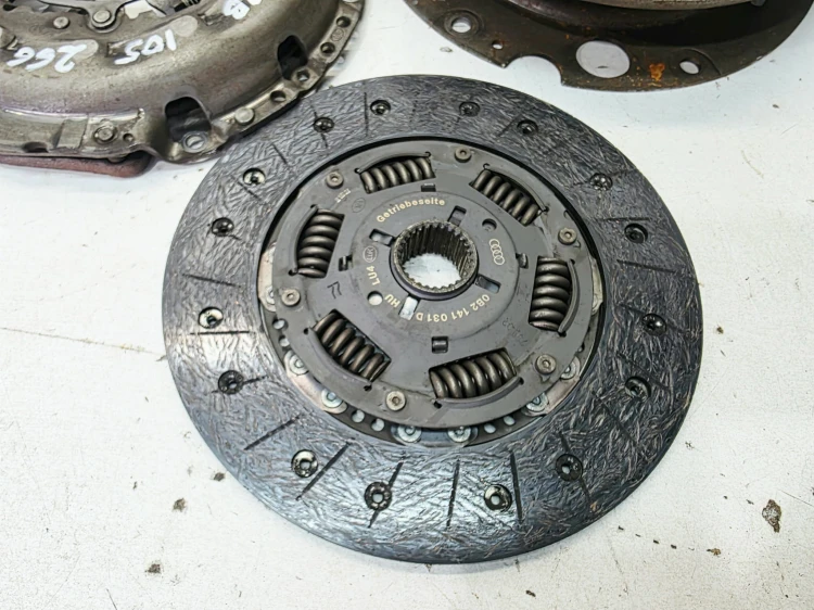 KOŁO DWUMASOWE SPRZĘGŁO AUDI A4 B8 A5 2.0 TDI 2.0 TFSI 0B2105266S 15/26
