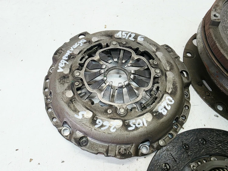 KOŁO DWUMASOWE SPRZĘGŁO AUDI A4 B8 A5 2.0 TDI 2.0 TFSI 0B2105266S 15/26
