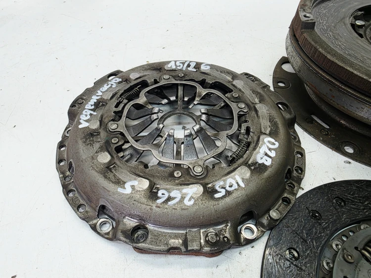 KOŁO DWUMASOWE SPRZĘGŁO AUDI A4 B8 A5 2.0 TDI 2.0 TFSI 0B2105266S 15/26