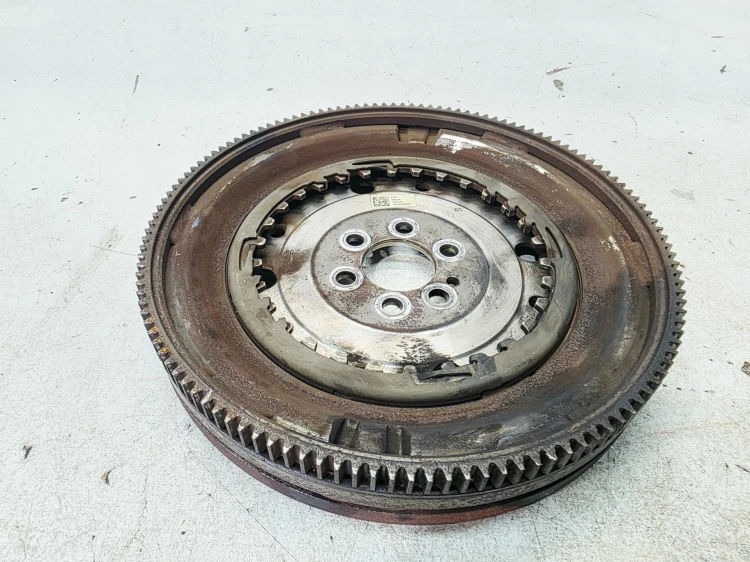 KOŁO DWUMASOWE DWUMAS AUDI VOLKSWAGEN SEAT SKODA 1.6 TDI 03L105266DP