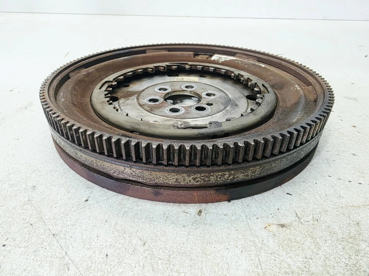 KOŁO DWUMASOWE DWUMAS AUDI VOLKSWAGEN SEAT SKODA 1.6 TDI 03L105266DP