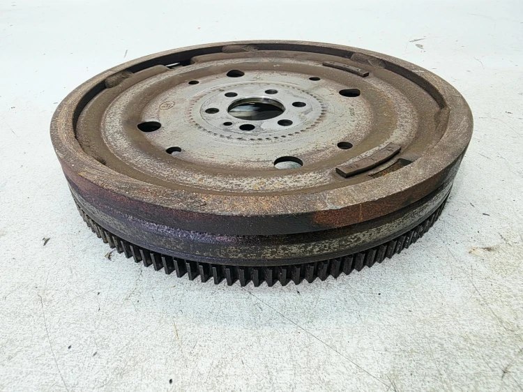 KOŁO DWUMASOWE DWUMAS AUDI VOLKSWAGEN SEAT SKODA 1.6 TDI 03L105266DP