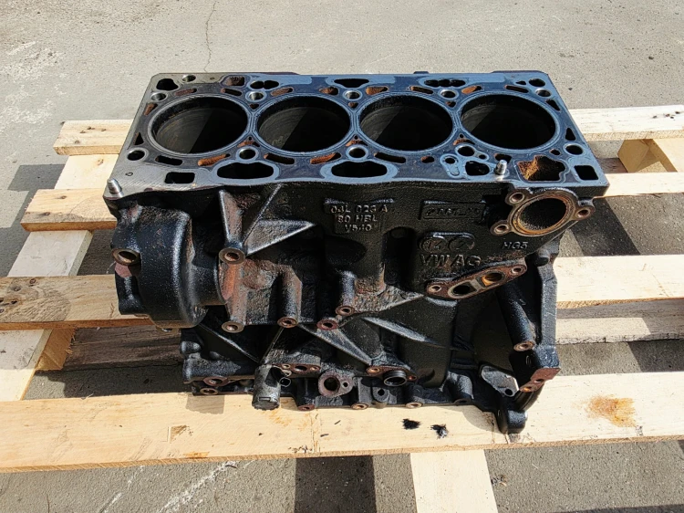 BLOK SILNIKA AUDI A3 8V VOLKSWAGEN SEAT SKODA 1.6 TDI 04L023A 15/26