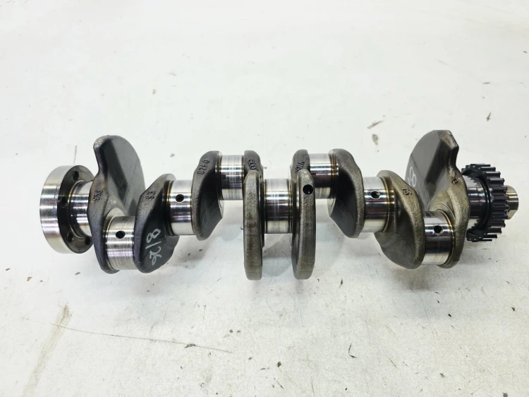 WAŁ KORBOWY AUDI VOLKSWAGEN SEAT SKODA 1.6 TDI 04LB 8/26 ZATARTY