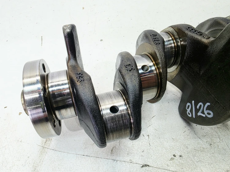 WAŁ KORBOWY AUDI VOLKSWAGEN SEAT SKODA 1.6 TDI 04LB 8/26 ZATARTY