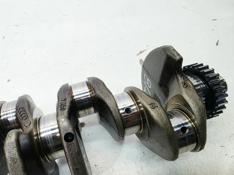 WAŁ KORBOWY AUDI VOLKSWAGEN SEAT SKODA 1.6 TDI 04LB 8/26 ZATARTY