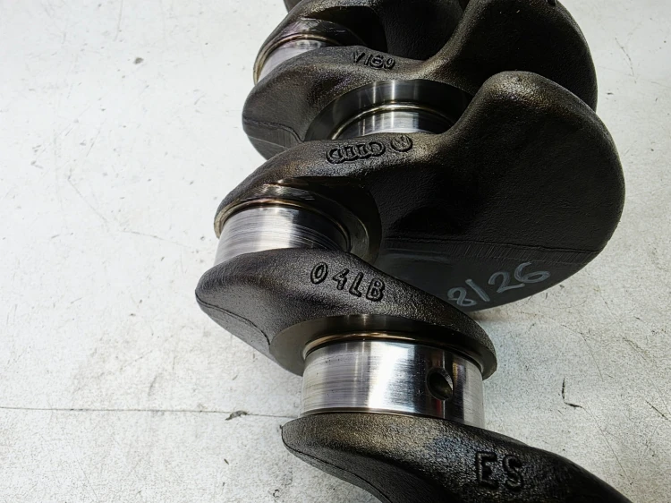 WAŁ KORBOWY AUDI VOLKSWAGEN SEAT SKODA 1.6 TDI 04LB 8/26 ZATARTY