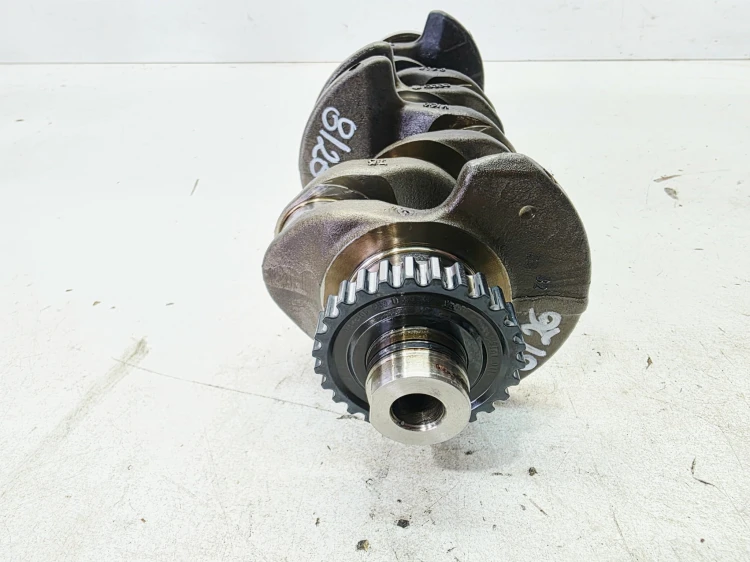 WAŁ KORBOWY AUDI VOLKSWAGEN SEAT SKODA 1.6 TDI 04LB 8/26 ZATARTY